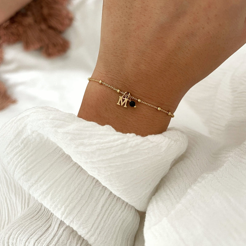 Armband "Ysée" schwarz vergoldet-Armbänder-instant-plaisir-ein Buchstabe + eine Perle-Instants Plaisirs - Schmuck