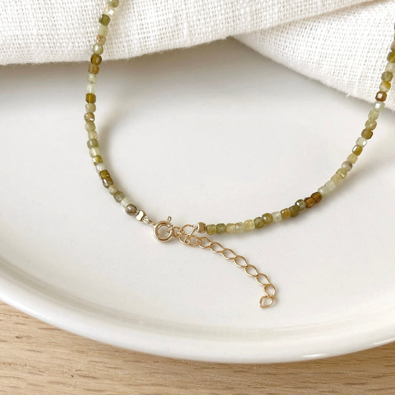 Halskette "Hamin" grüner Granat vergoldet-Halsketten-instant-plaisir-Instants Plaisirs | Schmuck