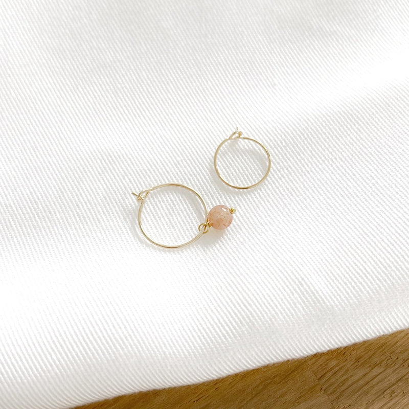 Mono-Schmuckstück „Lucy” Goldplattierter Sonnenstein – Instants Plaisirs –Instants Plaisirs Schmuck