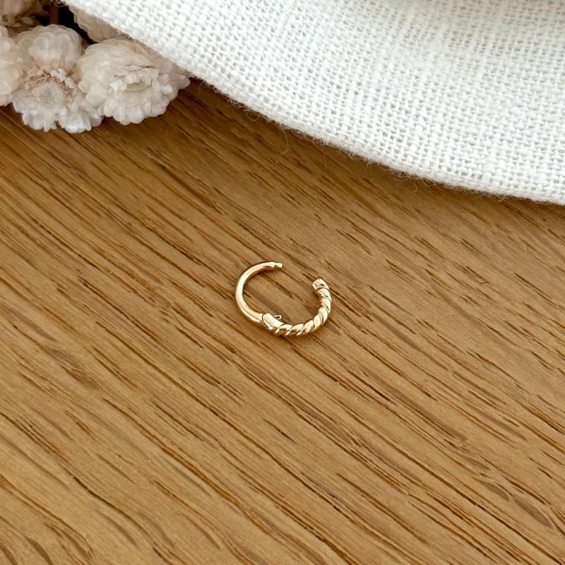 Gold-plated "Paco" ear piercing