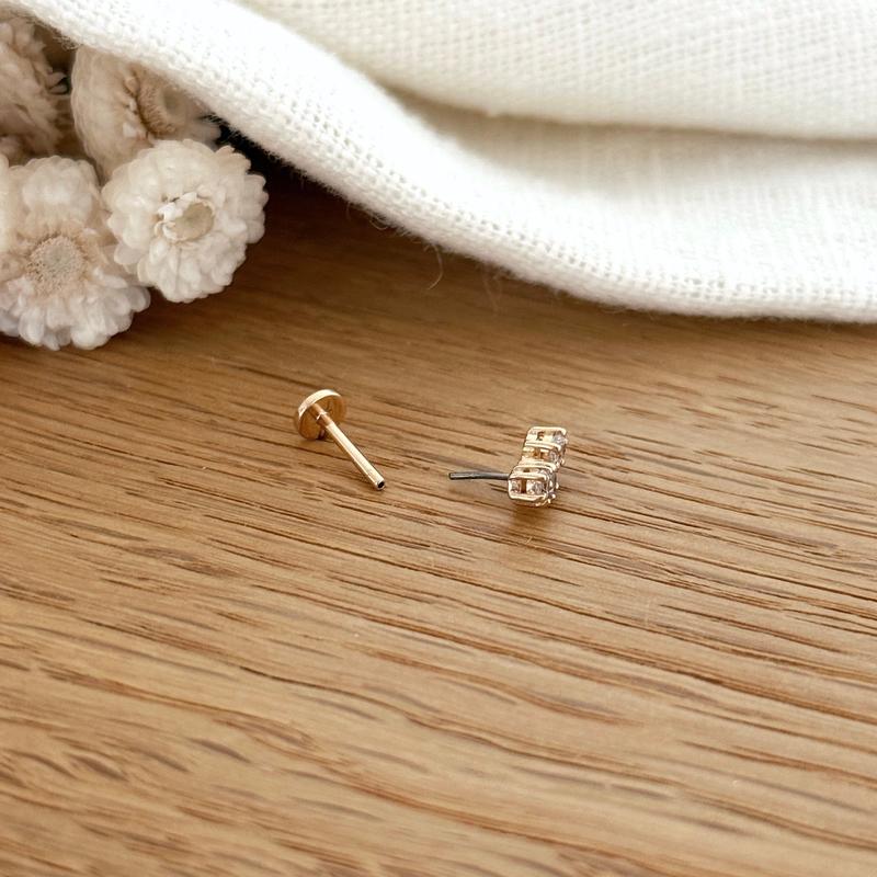 Gold-plated "Levy" ear piercing