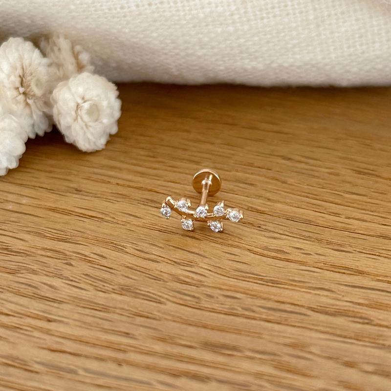 Gold-plated "Fila" ear piercing