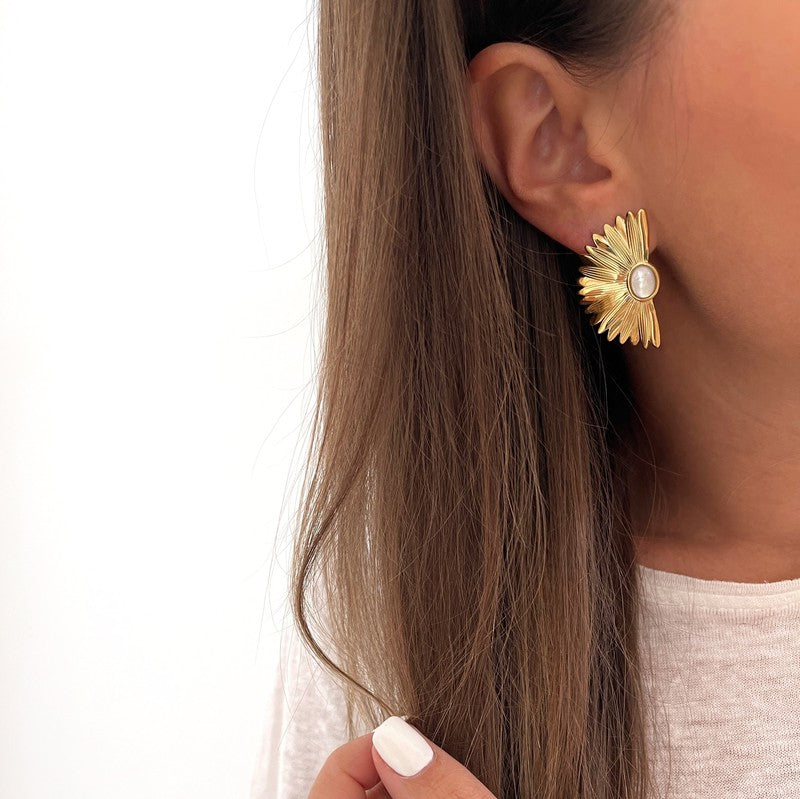 Tarrin" white mother-of-pearl steel earrings