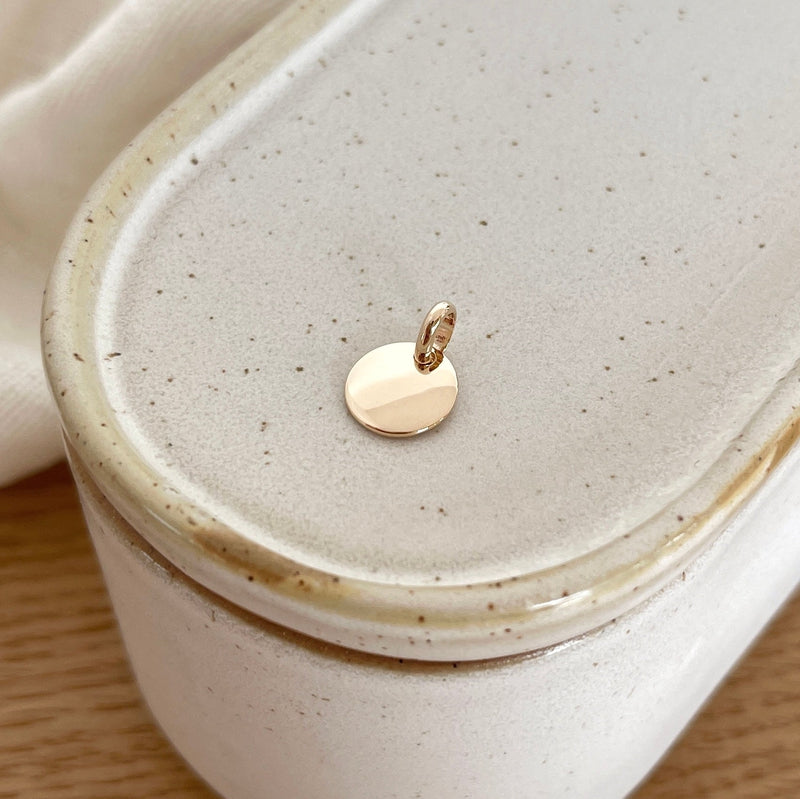 Gold-plated "Mini medaillon bombé" pendant