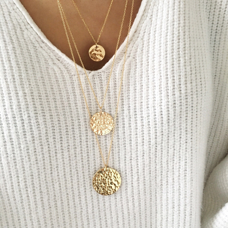 2cm hammered gold-plated "Medal" necklace by Instants-Plaisirs 