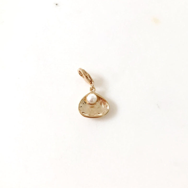 Gold-plated "Coquillage" charm-Instants Plaisirs - Jewelry-Instants Plaisirs - Jewelry