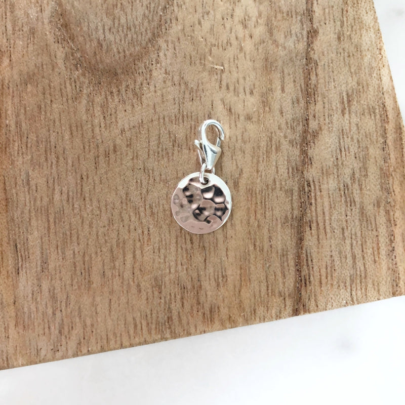 Charm "Hammered medal 10mm" silver-Instants Plaisirs - Jewelry-Instants Plaisirs - Jewelry