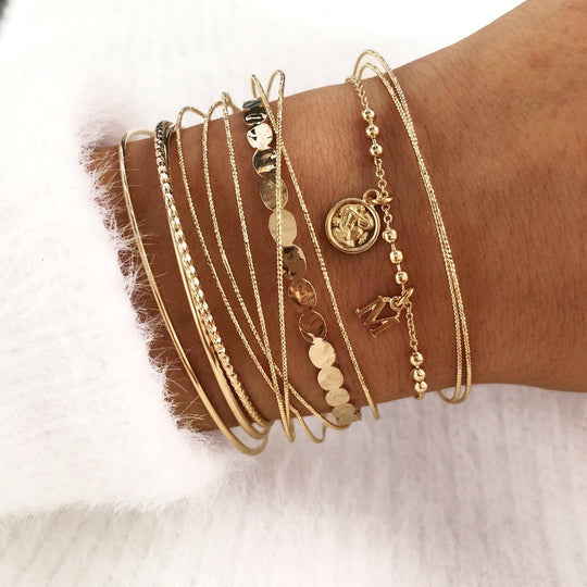 Tendencia | Mezcla y combina brazaletes para crear una bonita acumulación