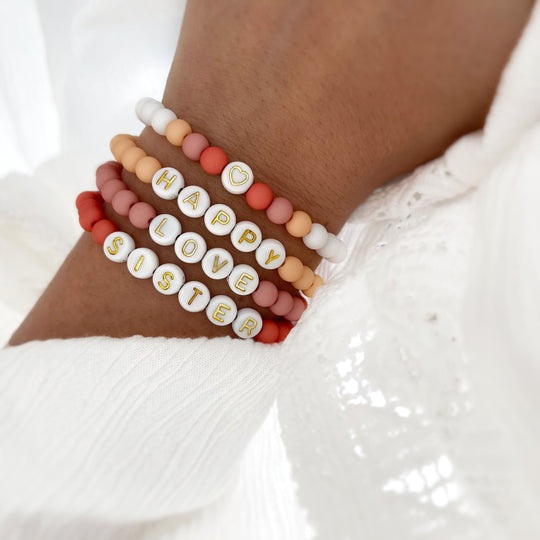 Tendencia | Nuestras pulseras Mantras: amuletos personalizables