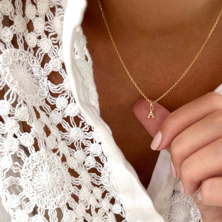 Mini colgante «Inicial» chapado en oro - Dije y colgantes -Instants Plaisirs Instants Plaisirs  Joyas