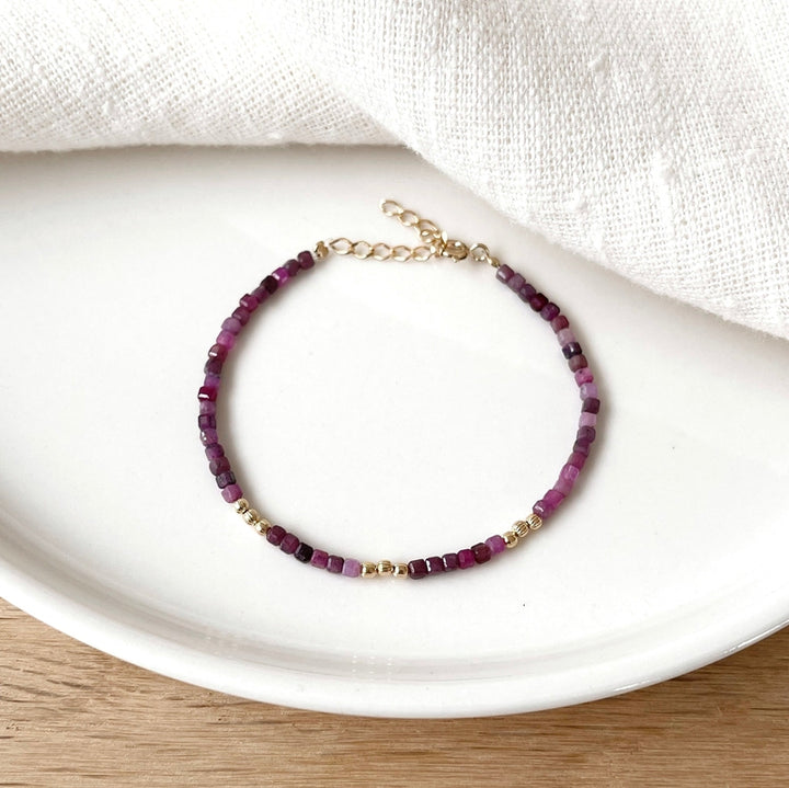 Pulsera «Hamin» con rubíes chapada enInstants Plaisirs  Joyería