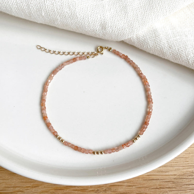 Chaîne de cheville "Hamin" pierre de soleil plaqué or-Bracelets de cheville-instants-plaisirs-Instants Plaisirs | Bijoux