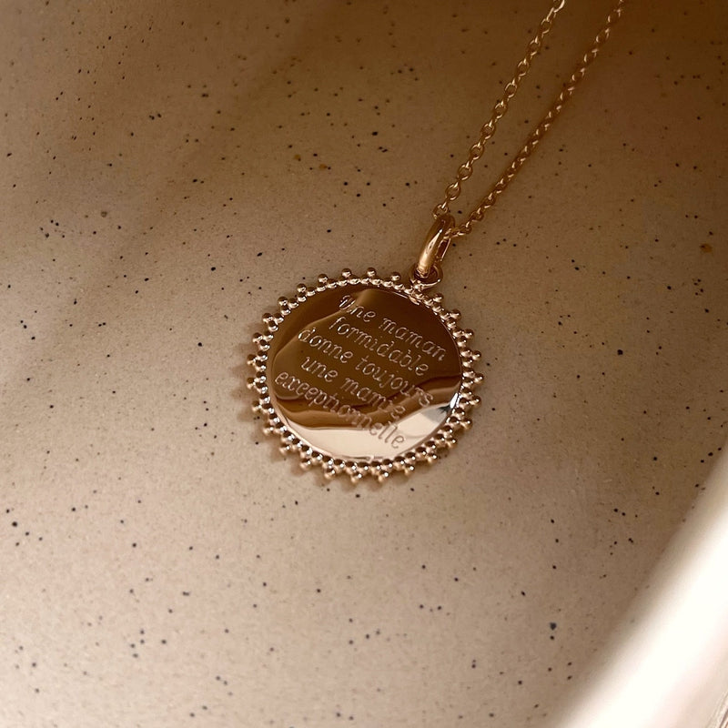 Collar «Maman formidable» chapado enInstants Plaisirs  Joyas