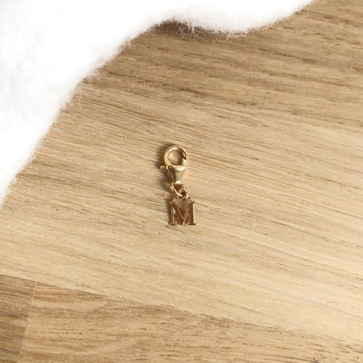 Charm «Inicial» chapado en oro -Instants Plaisirs Joyas -Instants Plaisirs Joyas