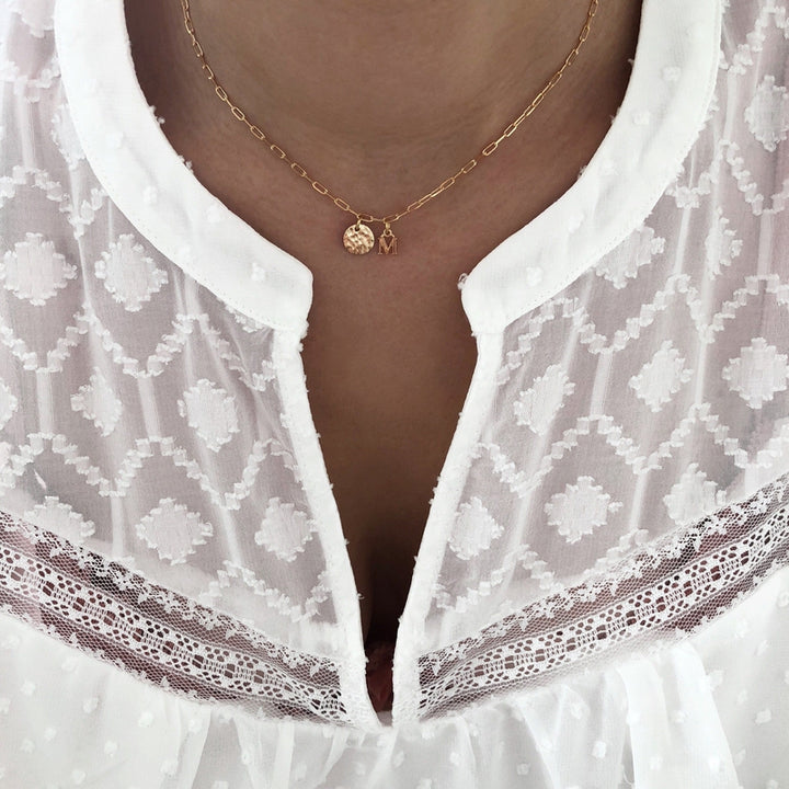 Collar «Idylle» con medalla martillada chapada en oro instants-plaisirs 