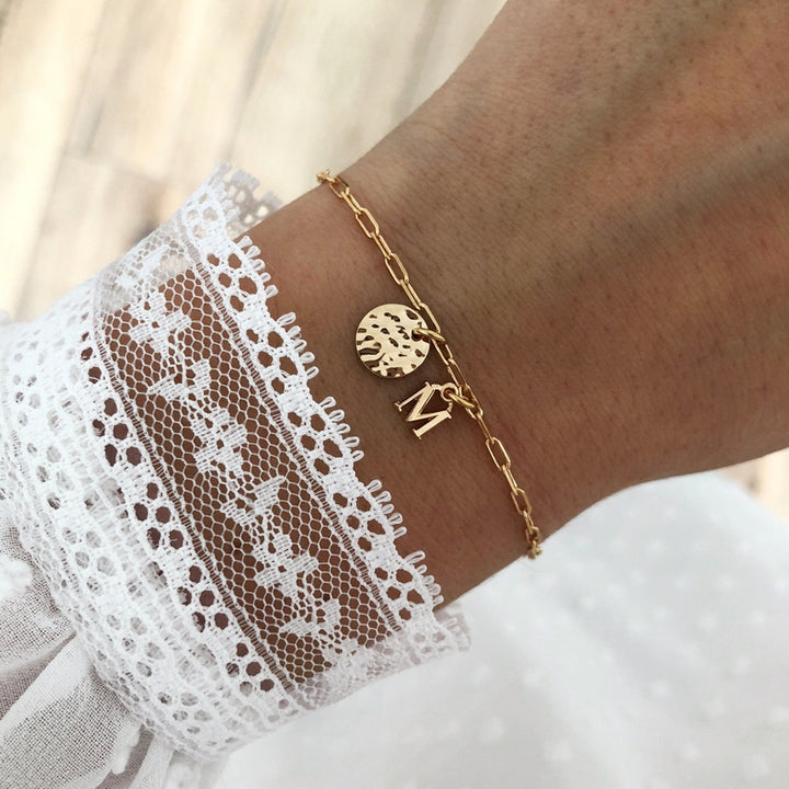 Pulsera «Idylle» con medalla martillada chapada en oro instants-plaisirs 