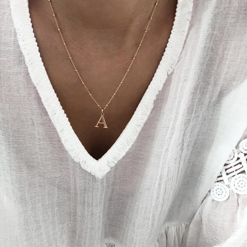 Letra «Alpha» chapada en oro Instants Plaisirs  Joyas 