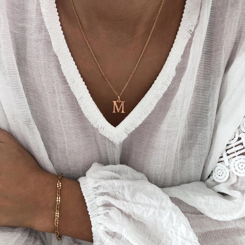 Letra «Alpha» chapada en oro Instants Plaisirs  Joyas 