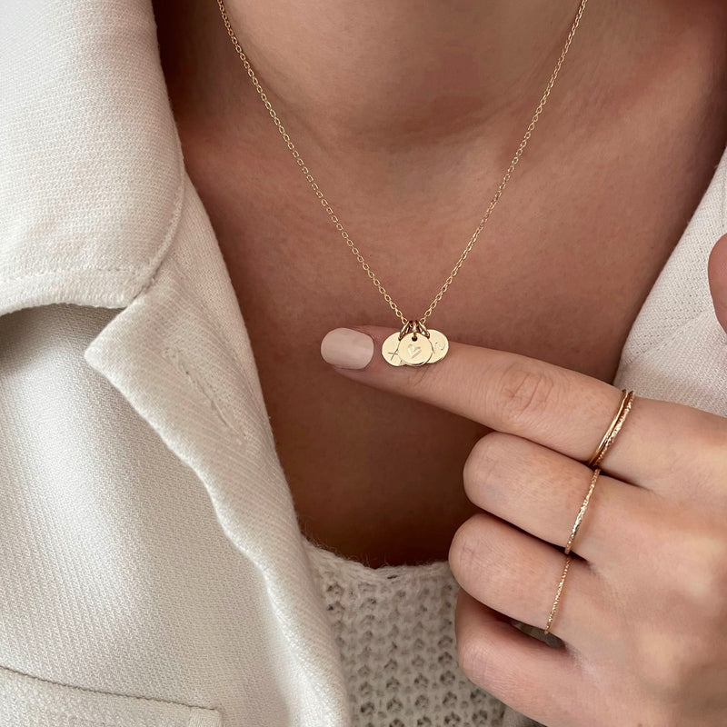 Découvrez les créations bijoux réalisées dans notre atelier en Bretagne.  Colliers, bracelets, boucles d'oreilles en plaqué or et en argent montés à la main rien que pour vous ♡