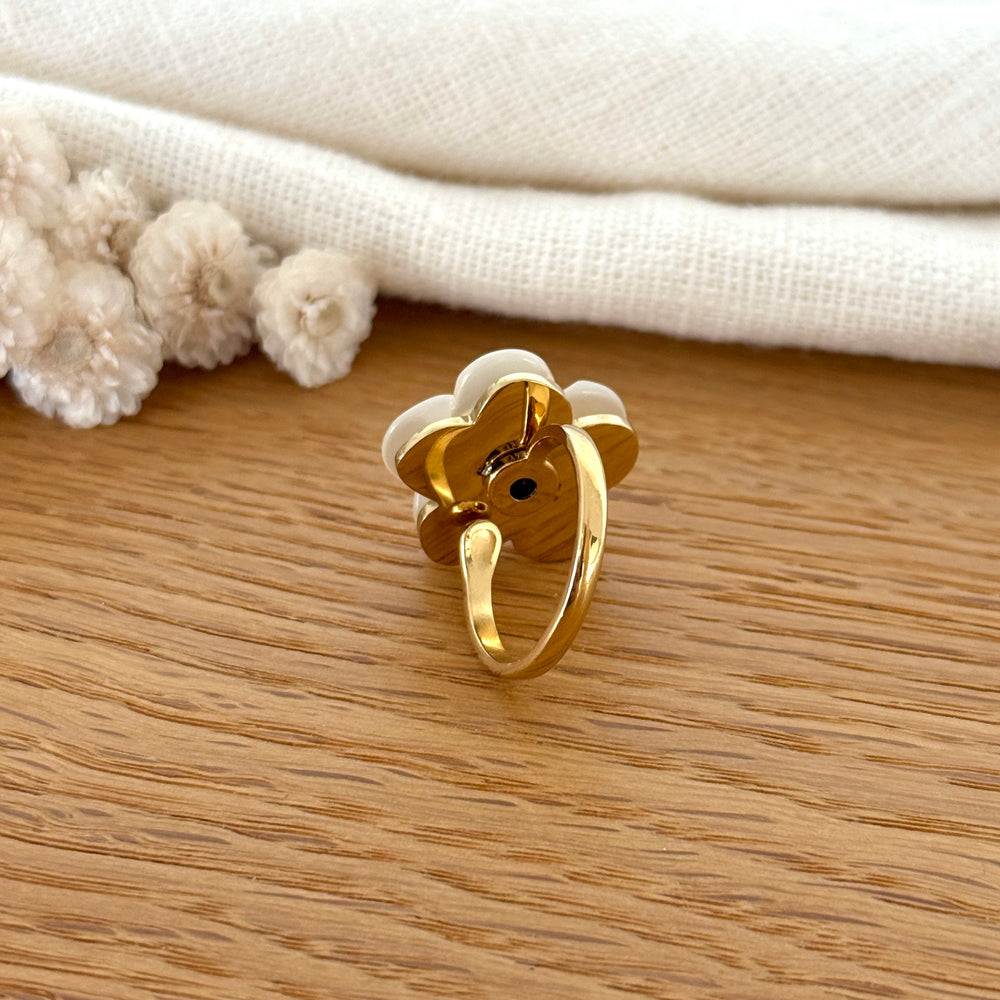 Bague ajustable anti-stress avec une fleur en nacre tournante 