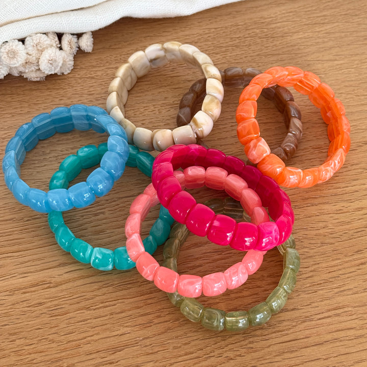 Bracelets en résine colorés