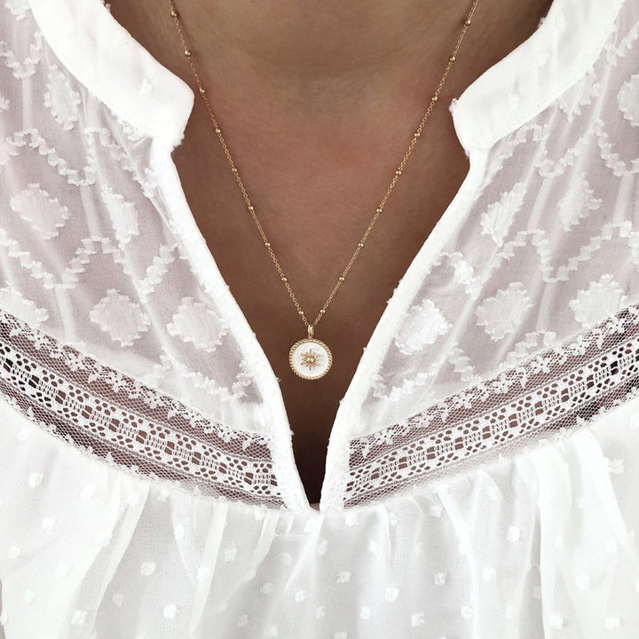 Collier "Soleil" Blanc plaqué or instants-plaisirs 